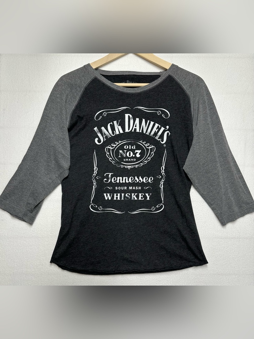Jack Daniel’s Raglan Long Sleeve Tee – Women’s Medium Gray Graphic Top P2P 20